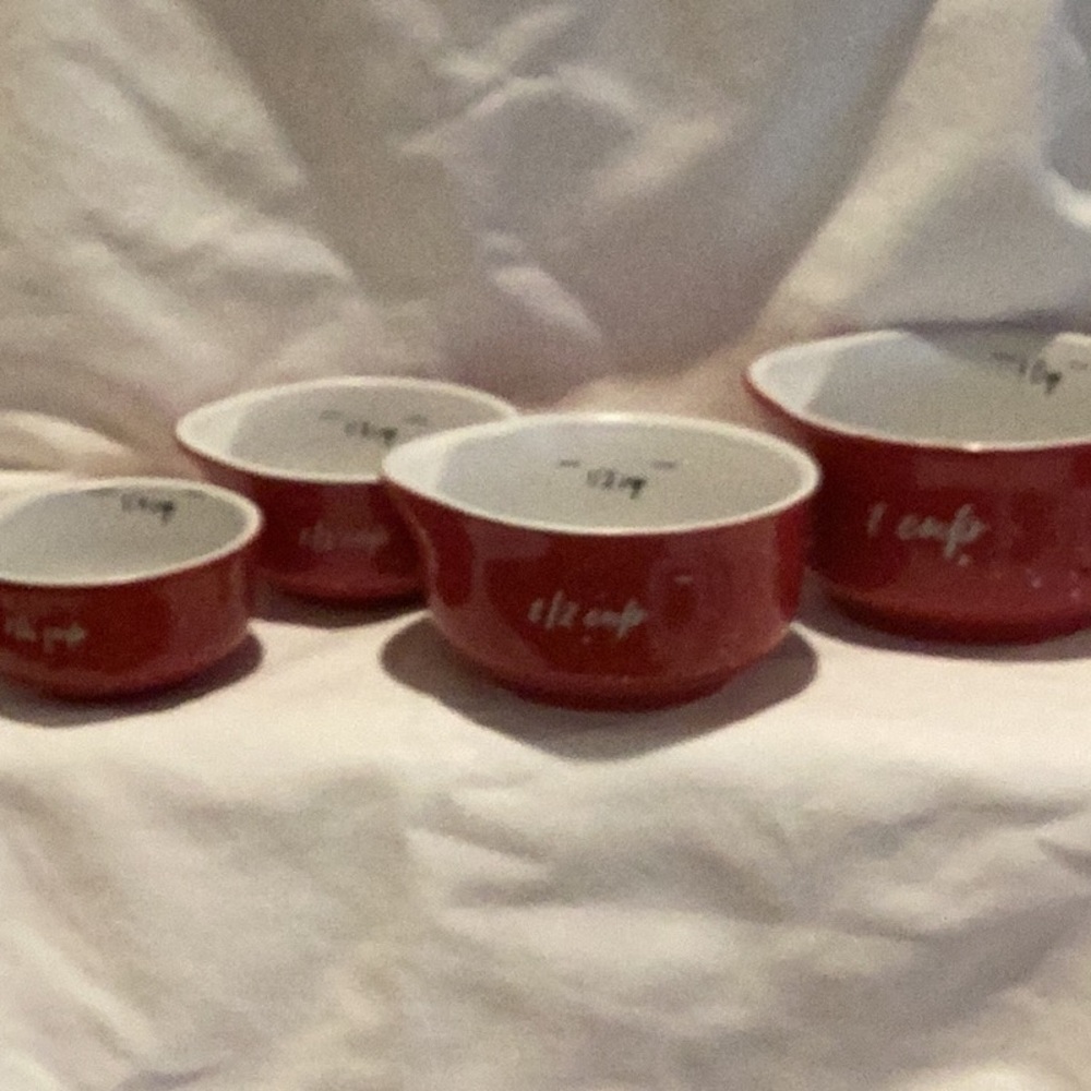EUC - Christmas Measuring Cups